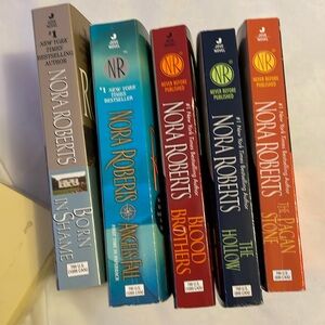 Bundle of 5 preowned Nora Roberts Books